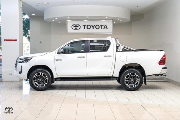 2022 Toyota Hilux SR5 in White