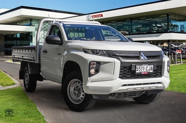 Image of 2020 Mitsubishi Triton GLX