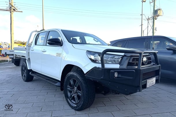 Image of 2023 Toyota Hilux 4x4 SR