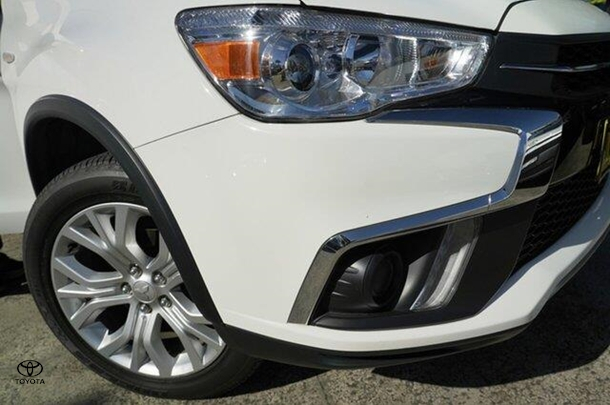 2019 Mitsubishi ASX ES in White