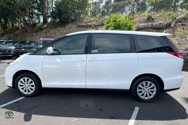 2017 Toyota Tarago GLi in White