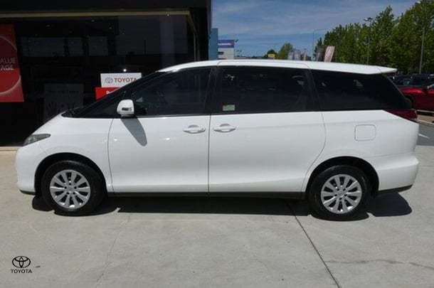 2017 Toyota Tarago GLI in White