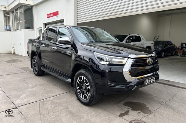 Image of 2023 Toyota Hilux 4x4 SR5