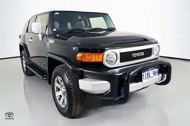 2016 Toyota FJ Cruiser FJ Cruiser in Two Tone Black