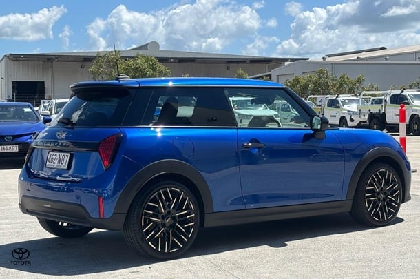 2024 MINI Cooper S Classic in Blue