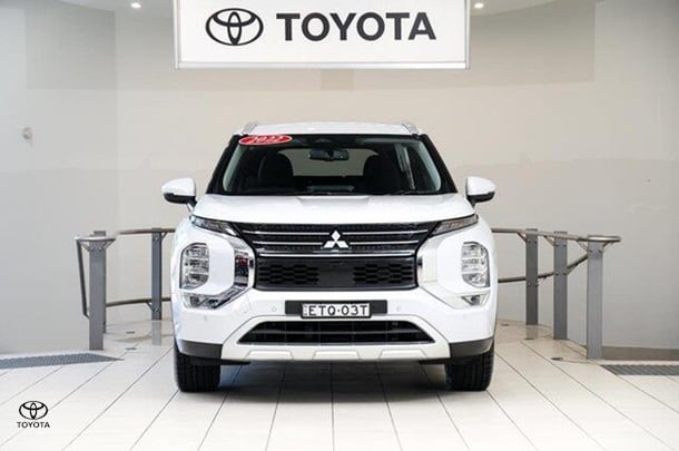 2022 Mitsubishi Outlander LS in White