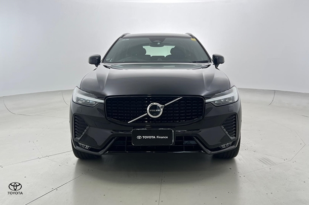 2021 Volvo XC60 B6 R-Design in Black
