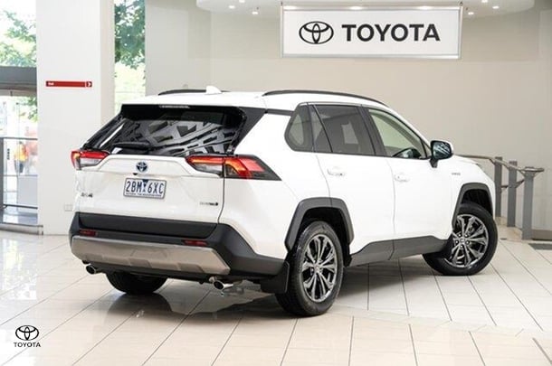 2024 Toyota RAV4 GXL in White