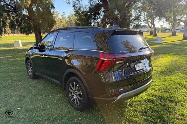 2024 Mahindra XUV700 AX7L in Black