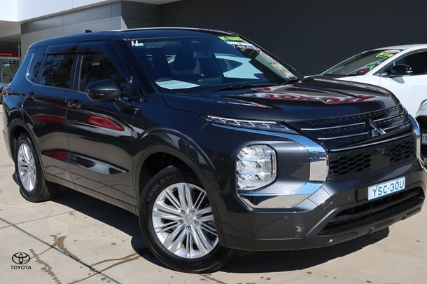 Image of 2024 Mitsubishi Outlander ES