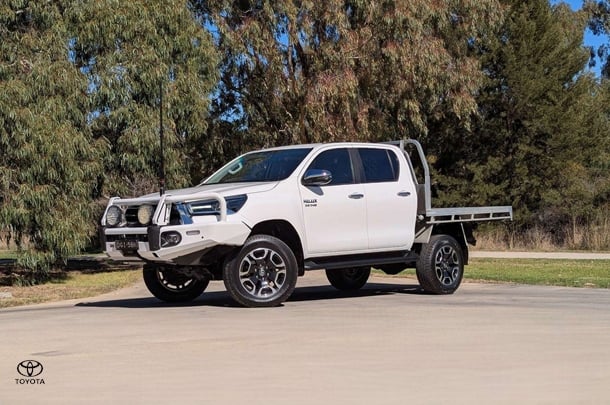 Image of 2022 Toyota Hilux SR5