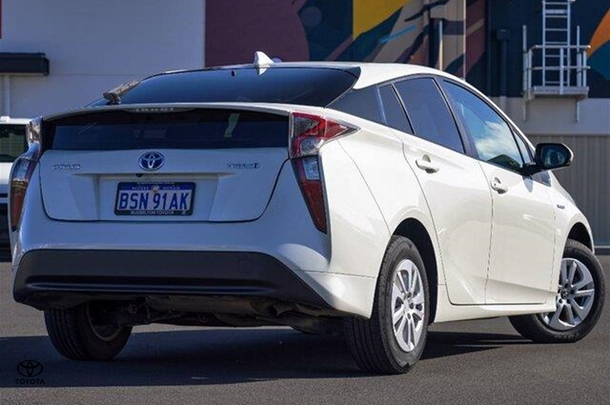 2017 Toyota Prius Base in White