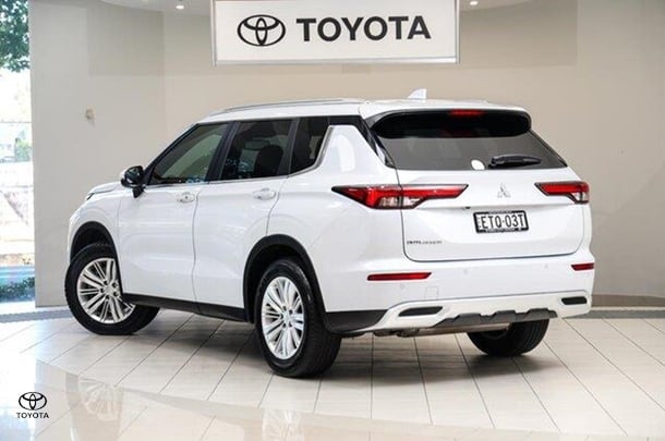 2022 Mitsubishi Outlander LS in White