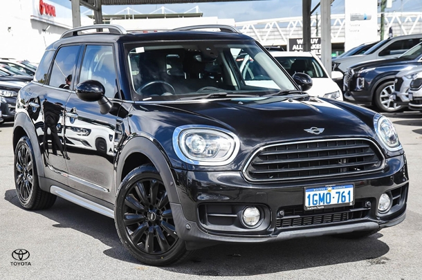 2017 MINI Countryman Cooper in Black