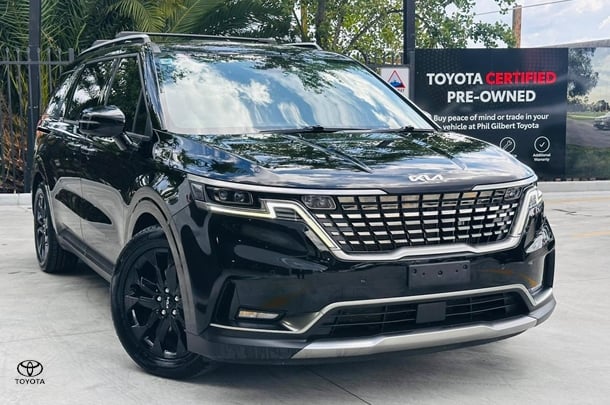 2022 Kia Carnival Platinum in Black