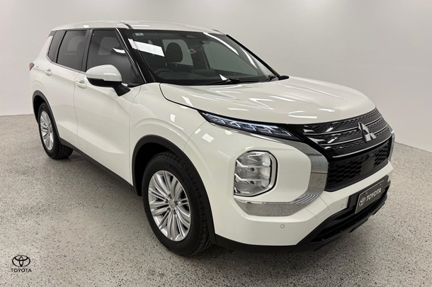 Image of 2021 Mitsubishi Outlander ES