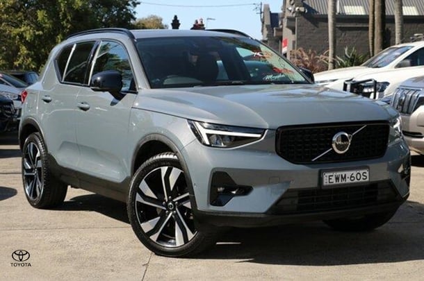 2022 Volvo XC40 Ultimate B5 Dark in Thunder Grey