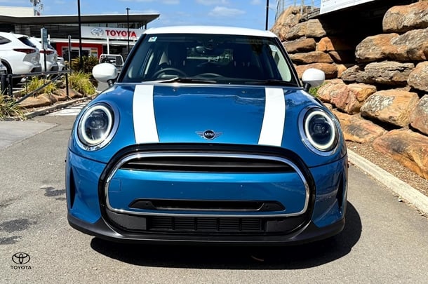 2021 MINI Hatch Cooper Classic in Blue