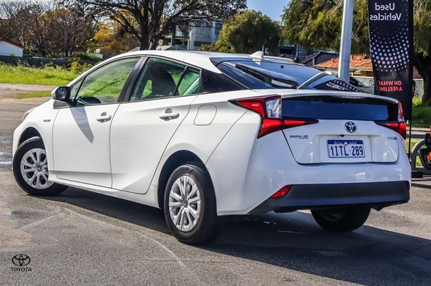 2020 Toyota Prius Base in White