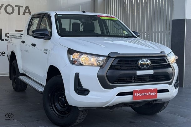 Image of 2020 Toyota Hilux SR