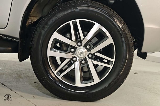 2023 Toyota Hilux SR5 in Silver