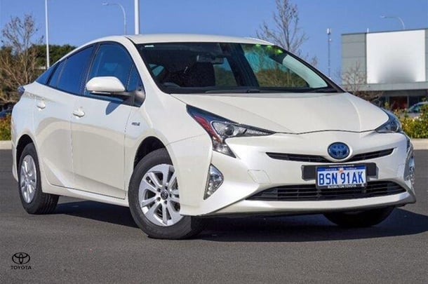 2017 Toyota Prius Base in White