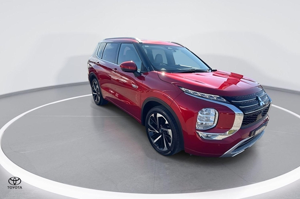 2022 Mitsubishi Outlander PHEV Exceed in Red