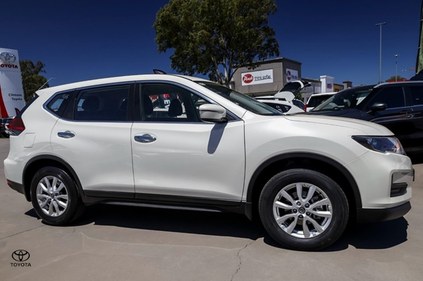 2022 Nissan X-TRAIL ST in White