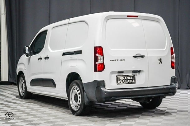 2021 Peugeot Partner City in White