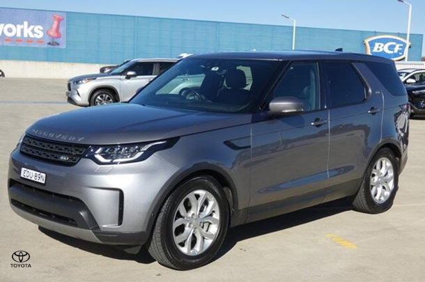 2019 Land Rover Discovery SD6 SE in Silver