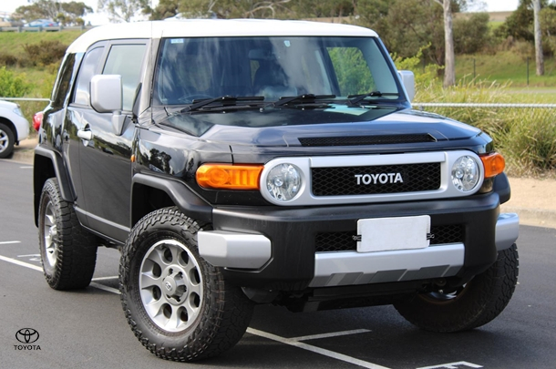 2013 Toyota FJ Cruiser FJ Cruiser in Two Tone Black