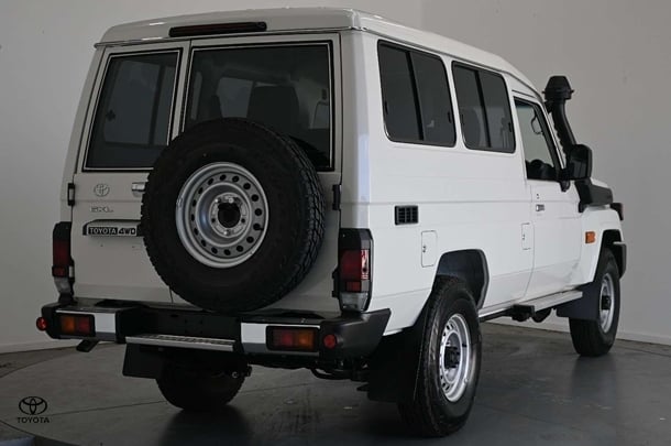 2025 Toyota Landcruiser GXL in White