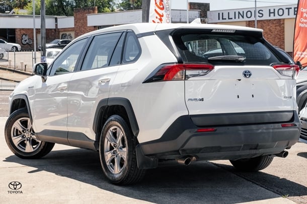 2022 Toyota RAV4 GX AWD in White