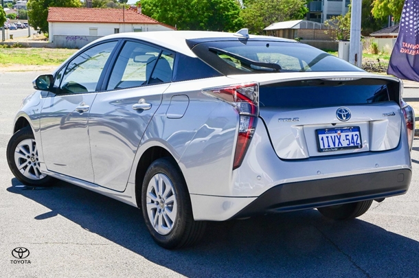 2016 Toyota Prius PRIUS Base in Silver