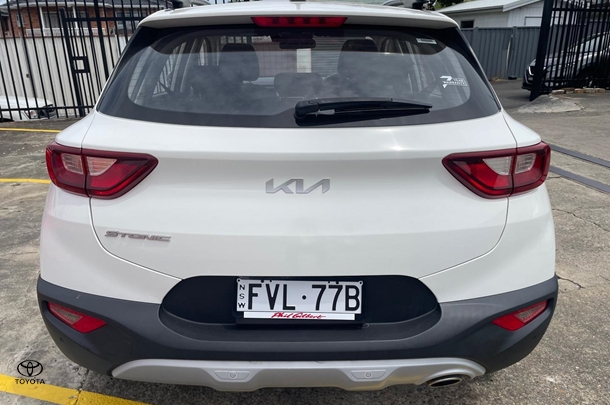 2022 Kia Stonic S in White