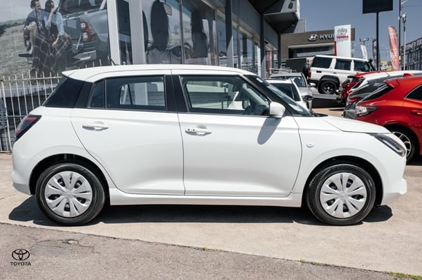 2024 Suzuki Swift Hybrid in White
