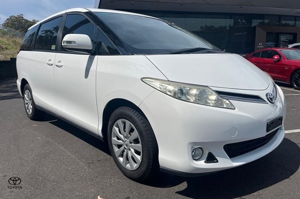 2017 Toyota Tarago GLi in White