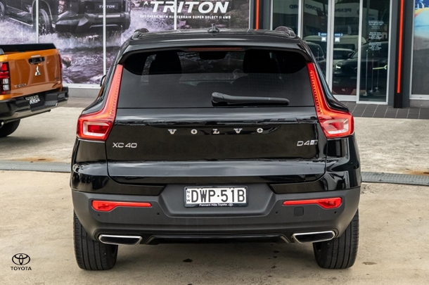 2018 Volvo XC40 D4 R-Design in Black