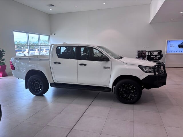 Image of 2022 Toyota Hilux SR