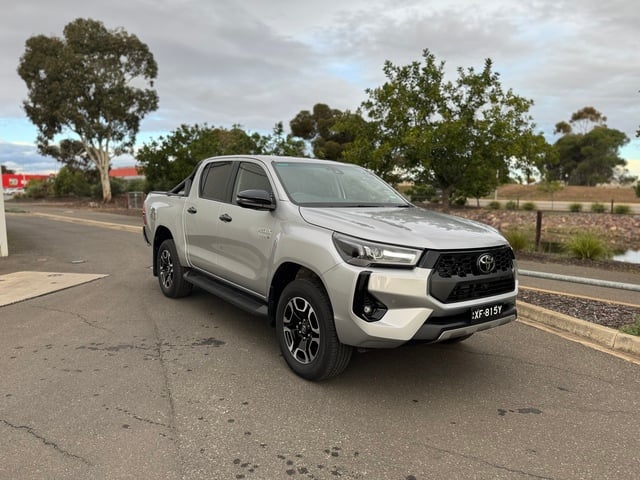 Image of 2025 Toyota Hilux 4x4 SR5