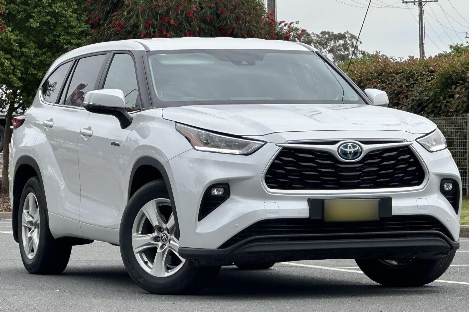 Image of 2023 Toyota KLUGER HYBRID GX AWD