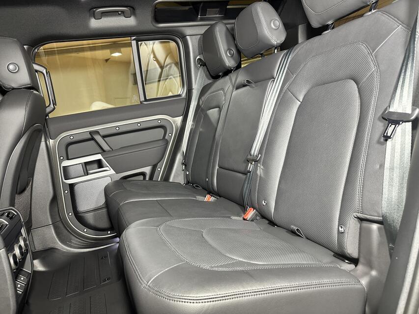 2023 Land Rover Defender 110 D300 SE in Silicon Silver (1bn)