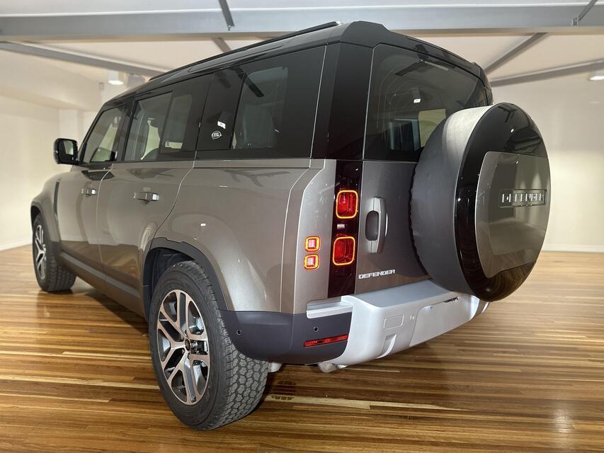 2023 Land Rover Defender 110 D300 SE in Silicon Silver (1bn)