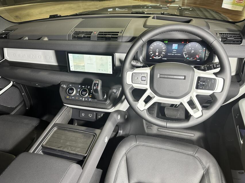 2023 Land Rover Defender 110 D300 SE in Silicon Silver (1bn)