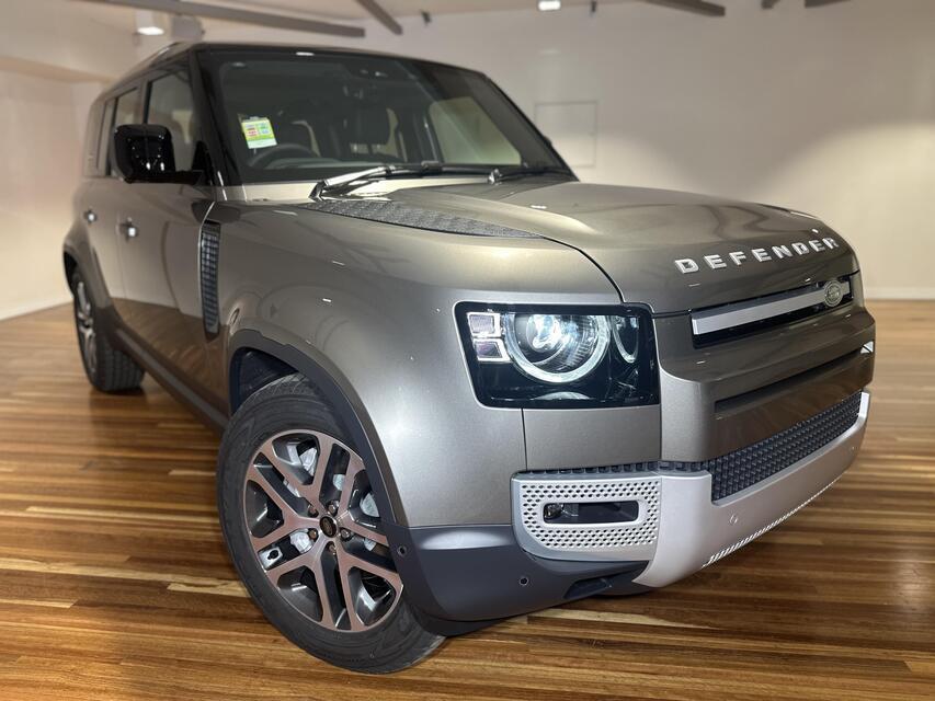 2023 Land Rover Defender 110 D300 SE in Silicon Silver (1bn)