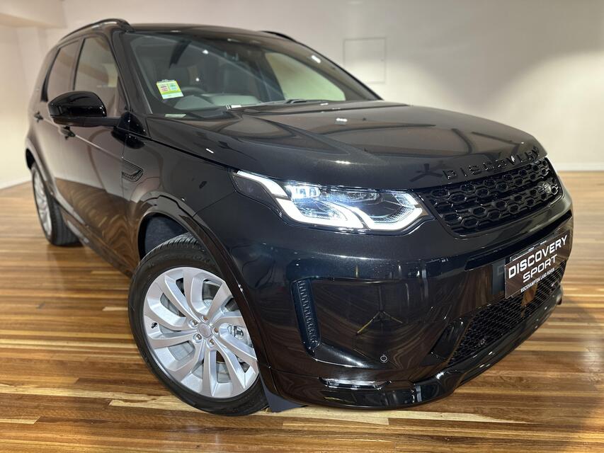 2022 Land Rover Discovery Sport P250 R-Dynamic SE in Santorini Black (1ag)