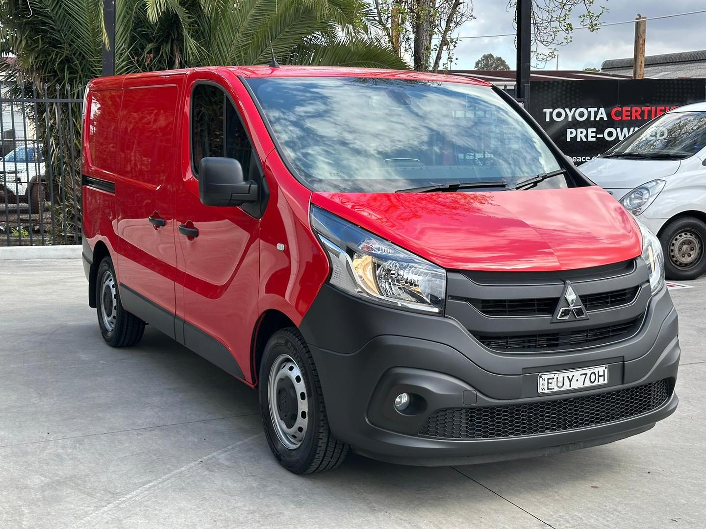 Image of 2022 MITSUBISHI EXPRESS GLX