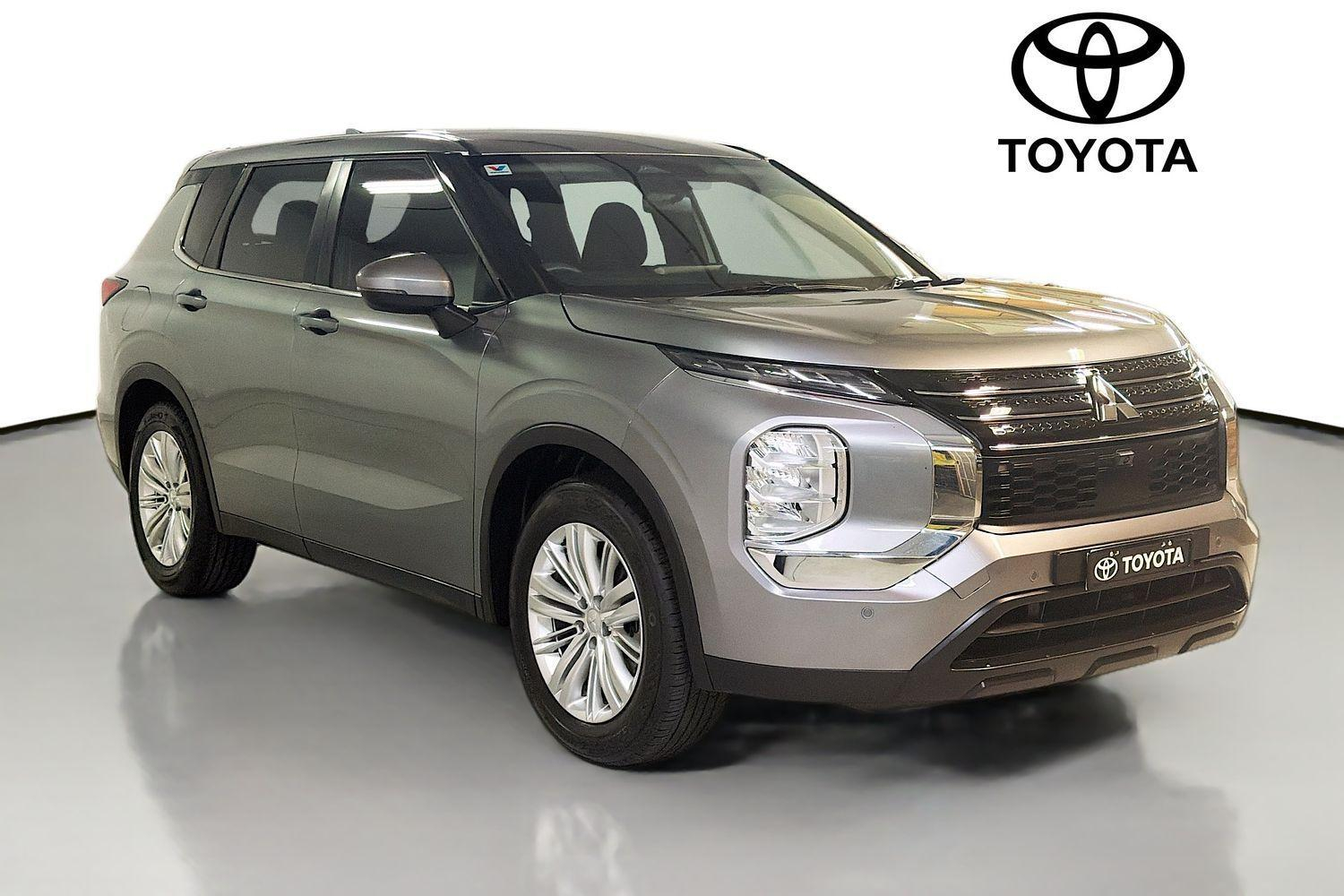Image of 2022 MITSUBISHI OUTLANDER ES