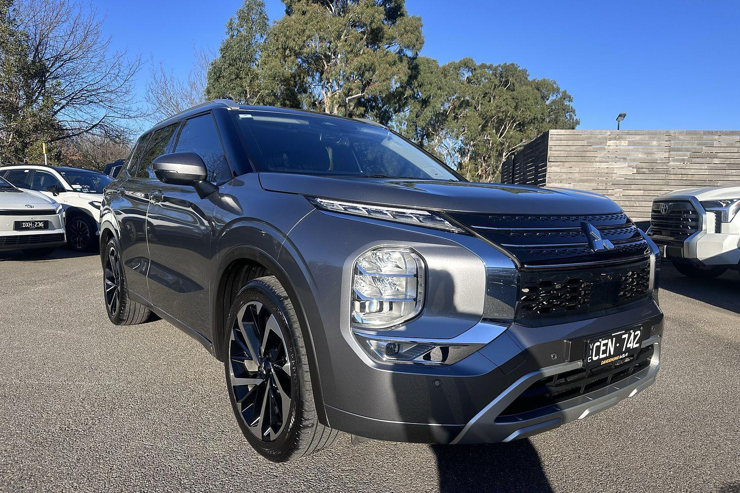 Image of 2022 Mitsubishi OUTLANDER Exceed