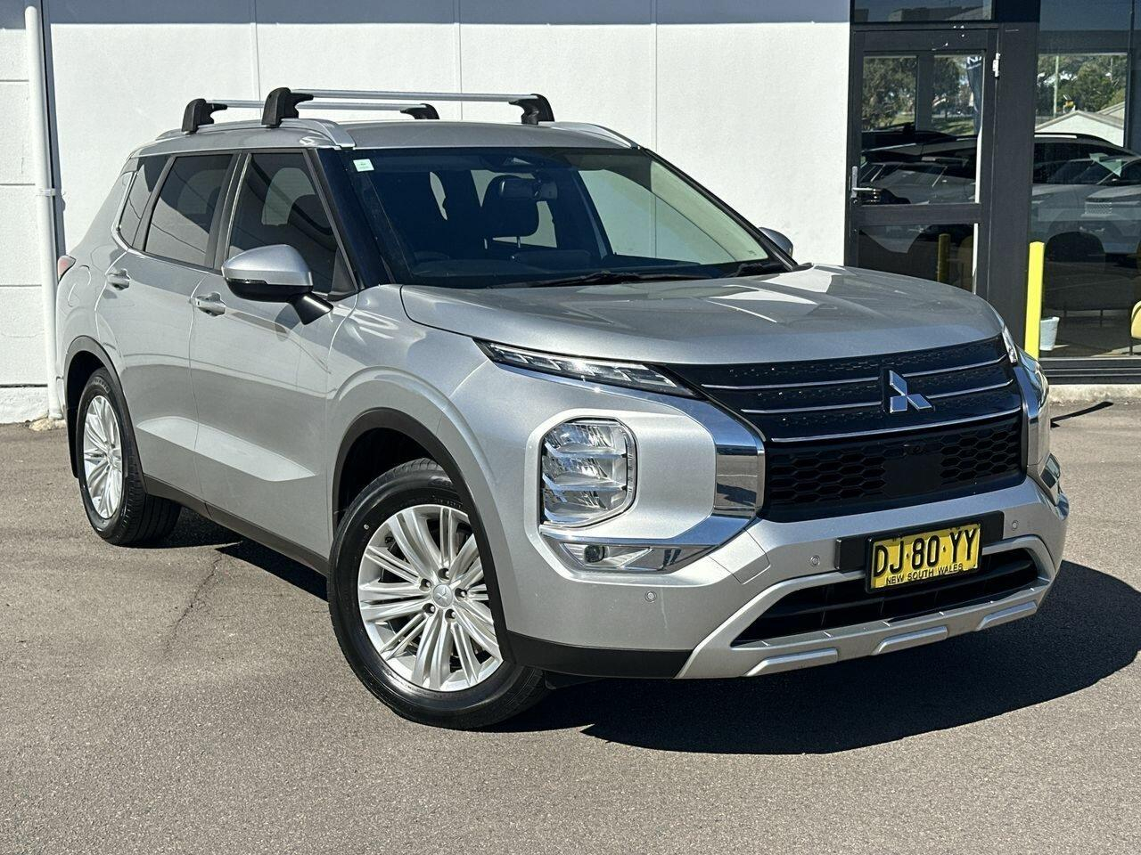 Image of 2023 MITSUBISHI OUTLANDER LS